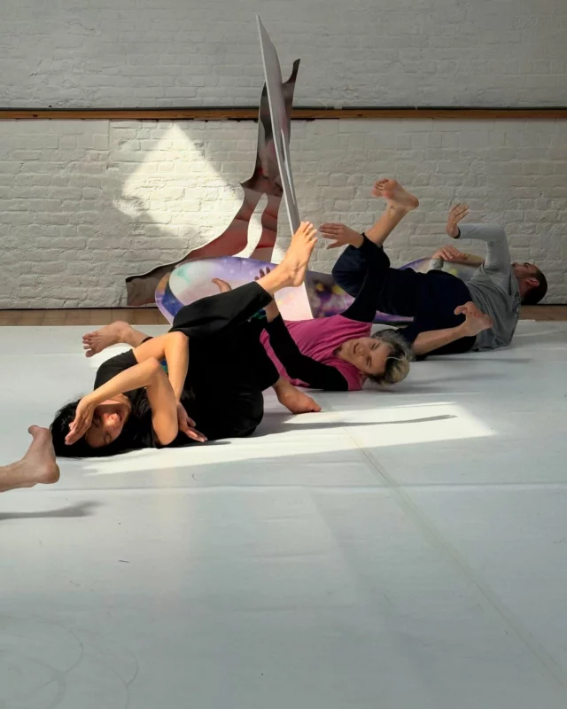 Une semaine encore avec ces merveilles !On est déjà à mi-parcours de la gestation d’Holobiontes… et on continue à s’amuser, partager, découvrir chaque jour un peu plus.On a tellement hâte de pouvoir vous montrer tout ce qui se prépare… Stay tuned !Résidence de création Holobiobtes @charleroidansePremière Biennale de la danse Charleroi danse.💙💙 Tom Grand Mourcel, Christina Guieb, Hanne Kristine Jensen, David Pallant, Amarine Rignanese, Loü Viret, Laetitia Bica, Sofie Durnez, Roy Hankac💙💙