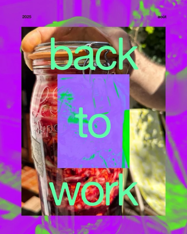 Les expériences reprennent et l’équipe est en pleine effervescence 💥
La création de Holobiontes, c’est aussi la préparation de choucroute : fermentation, microbiotes, changements d’états, connexions entre les règnes… vous l’avez?Au menu de la rentrée : résidences de création et représentations de Troisième Nature à Bassano del Grappa. On mijote tout ça à feu doux sur nos réseaux pour que vous n’en perdiez pas une miette.#holobiontes #troisiemenature #danse #residence #rentréeculturelle #backatwork #créationartistique #coulisses #choucroute