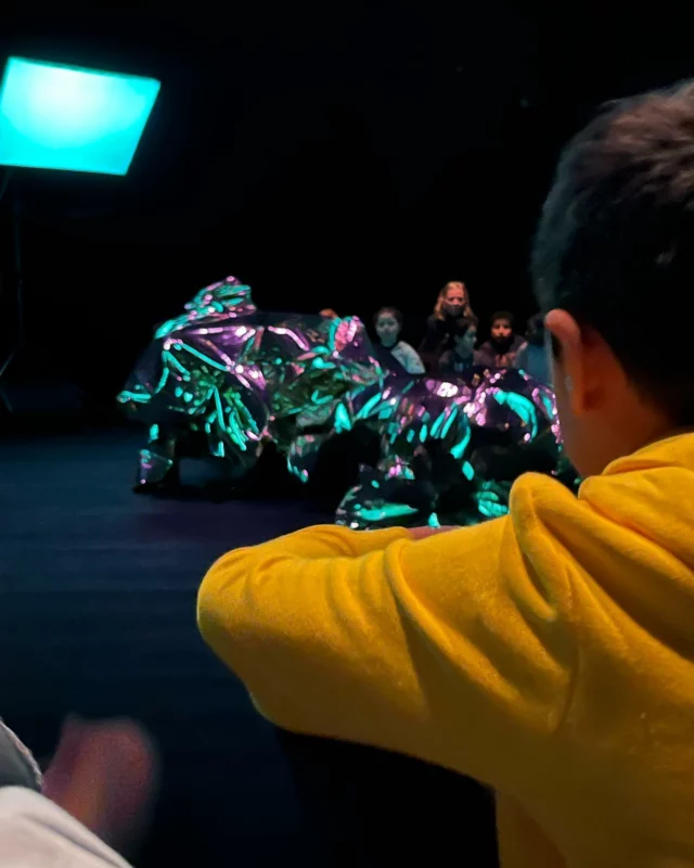 Troisième miNiature  à  ParisUne expérience paréidolique destinée aux enfants à partir de 5 ans !
✨✨• Atelier de Paris CDCN
PULSE - Festival Danses et Enfances• Samedi 16 mars - 15h + 17hInfo & Resa / www.atelierdeparis.org