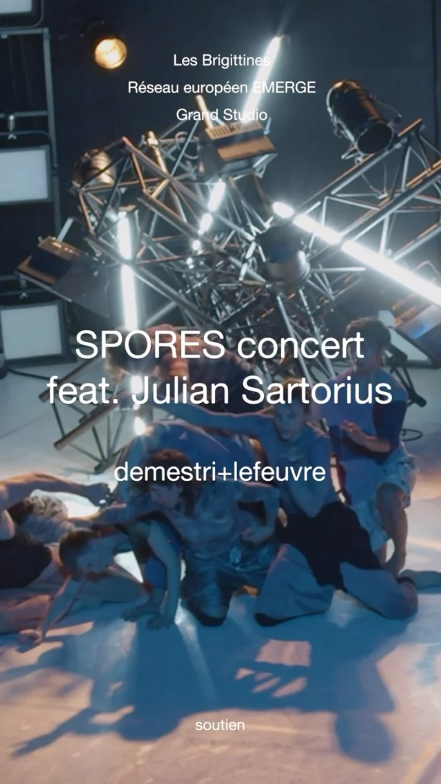 TEASER : SPORES concert featuring @juliansartorius_Une forme qui explore frontalement la physicalité de la musique et des corps, là où ils interagissent, s’entrechoquent et fusionnent 💥🧪🎵Interprété par @christina_guieb @tom_grand_mourcel @hannekjensen @ama_riing @louviret @flordemestri @sam.lefeuvre David Pallant